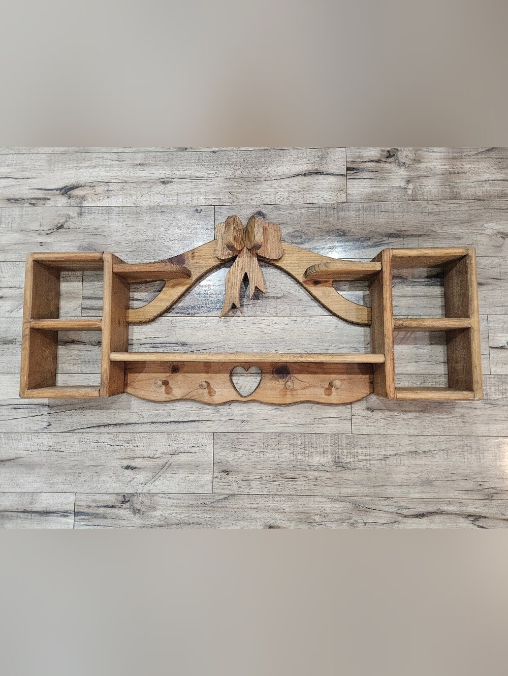 Vntg Bow Wood Trinket Shelf Heart Cut Out Pegs Country Farmhouse Cottagecore